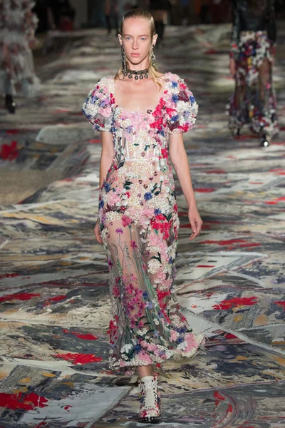 Look 25